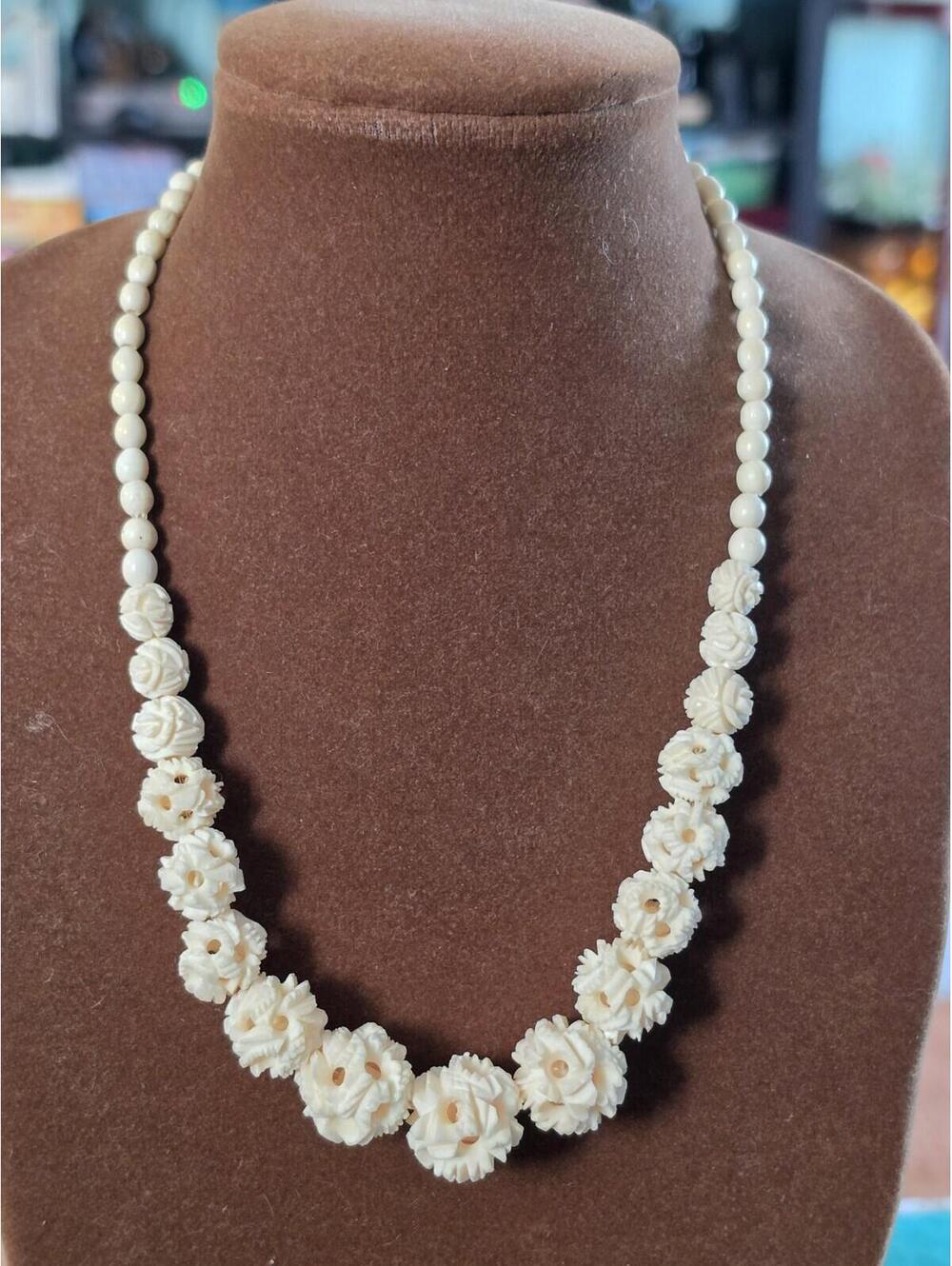 Vintage Chinese graduated carved rose bead necklace 18"
